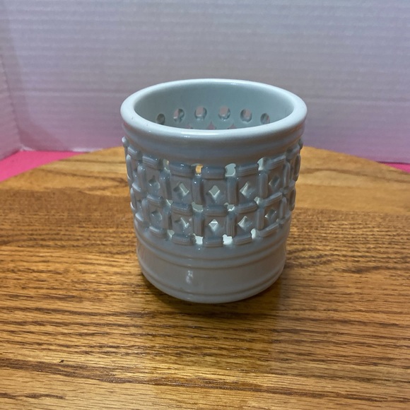 Korean Porcelain Reticulated White Celadon Brush Pot Open Work Design - Picture 3 of 4